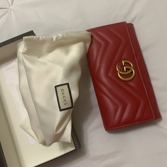 GG Matelassé Leather Continental Wallet
GUCCI - Picture 2 of 3